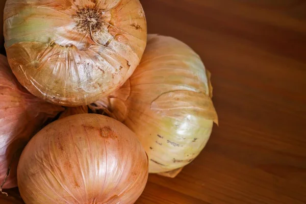 Close Shot Fresh Onions Wooden Table — Stock Photo, Image