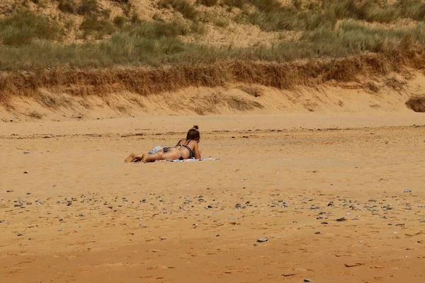 View Woman Lying Sunbathing Sandy Beach Sunny Day Brittany France — Stock Photo, Image