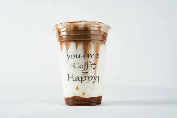 Karamell Kávé Egy Elvitelre Csésze Fehér Alapon — Stock Fotó