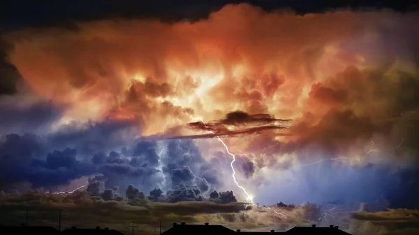 Relâmpago Nuvens Coloridas Durante Uma Estância Verão — Fotografia de Stock