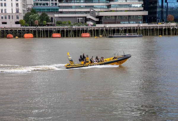 Viaje Barco Thames Rib Experience Bajo Puente Londres Inglaterra Reino — Foto de Stock