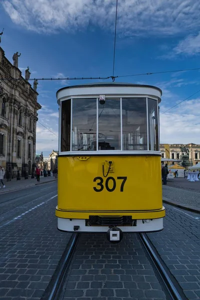 Oldtimer Straßenbahn Auf Der Stadtstraße Der Dresdener Altstadt — Stockfoto