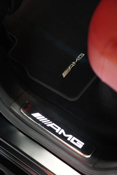 Close Mercedes Benz Amg Porta Retroiluminada Peitoril Tapete Chão — Fotografia de Stock