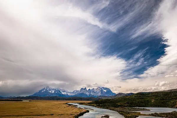 Breathtaking White Cloudscape Blue Lake Torres Del Paine National Park — Stock Photo, Image