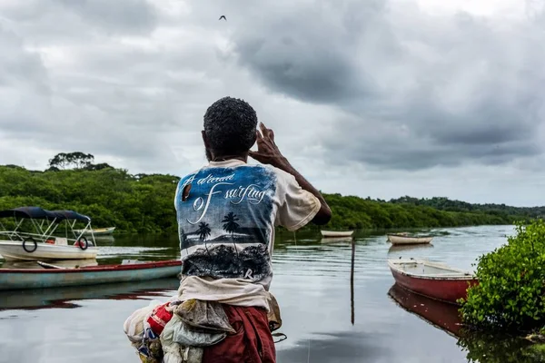 Aratuipe Bahia Brasil Agosto 2018 Pescador Jogando Isca Para Pescar — Fotografia de Stock