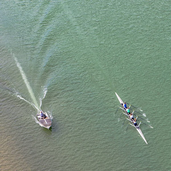 Вид Воздуха Лодку Каякеры Зеленой Воде — стоковое фото