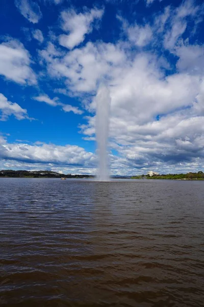 Ciel Nuageux Dessus Captain Cook Memorial Water Jet Canberra Australie — Photo