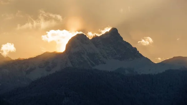 Malebný Pohled Horskou Krajinu Při Západu Slunce — Stock fotografie