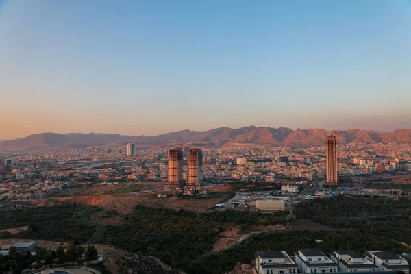Een Luchtfoto Van Duhok Stad Met Zijn Wolkenkrabbers Twin Towers — Stockfoto
