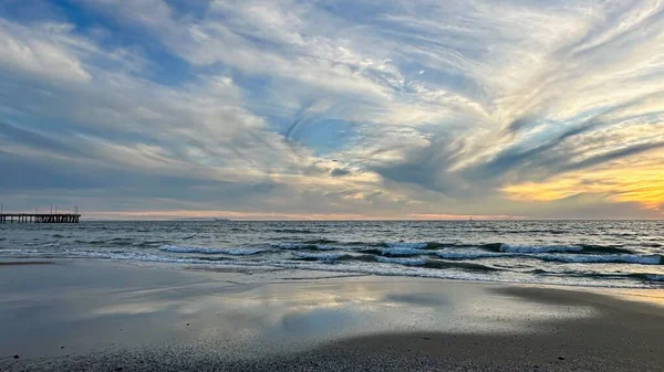 Nuvens Wispy Enchem Pôr Sol Sobre Venice Beach Los Angeles — Fotografia de Stock