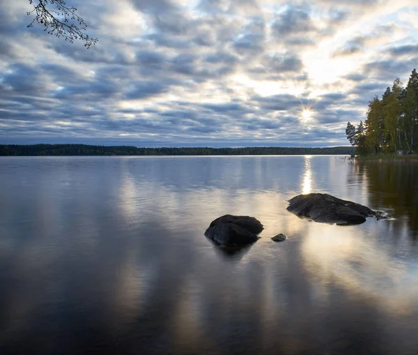 フィンランドでの一日中のルートサレーネン湖の美しいショット — ストック写真