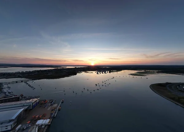 Güneybatı Ngiltere Mavi Gölgeli Günbatımından Önce Limandaki Teknelerin Hava Görüntüsü — Stok fotoğraf
