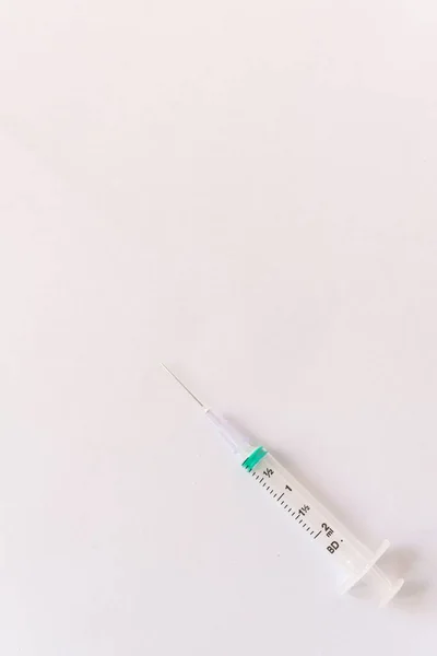 Spritze Auf Weißem Tisch Für Spritze Krankenhaus Vorbereitet — Stockfoto