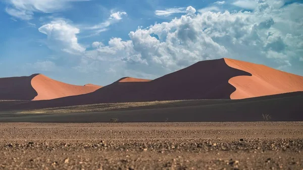 ナミビア ナミビアの砂漠 赤い砂丘のグラフィック風景 — ストック写真