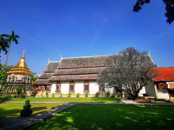 Ein Schöner Traditioneller Tempel Mit Grünem Rasen Pai Thailand — Stockfoto