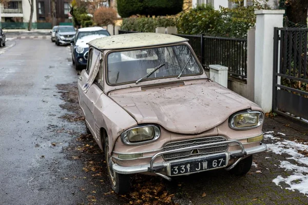 Staré Opuštěné Auto Francii — Stock fotografie