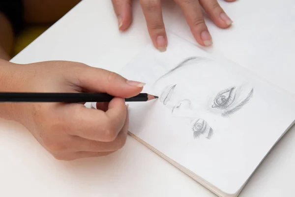Closeup Shot Female Hand Drawing Sketching Face Notebook — Stock Photo, Image