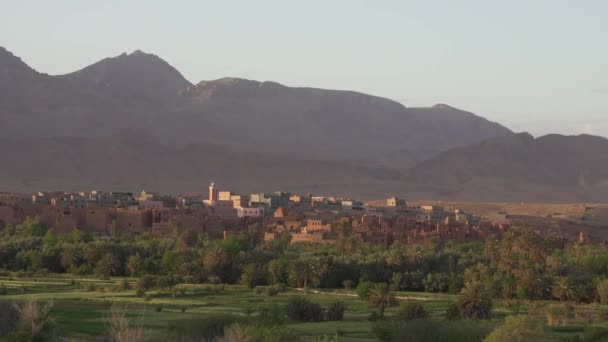 Een Tijdsverloop Van Een Zonsondergang Boven Tinghir Marokko — Stockvideo