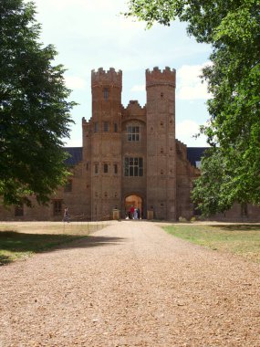 Oxburgh Hall 'un Norfolk, İngiltere' deki dikey çekimi.