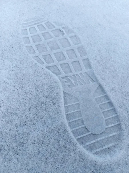 Вертикальний Постріл Взуття Прибивається Снігу — стокове фото