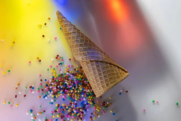 Gros Plan Cône Crème Glacée Avec Des Bonbons — Photo