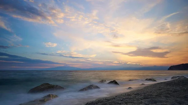 Захватывающий Вид Красивый Морской Пейзаж Живописном Закате — стоковое фото