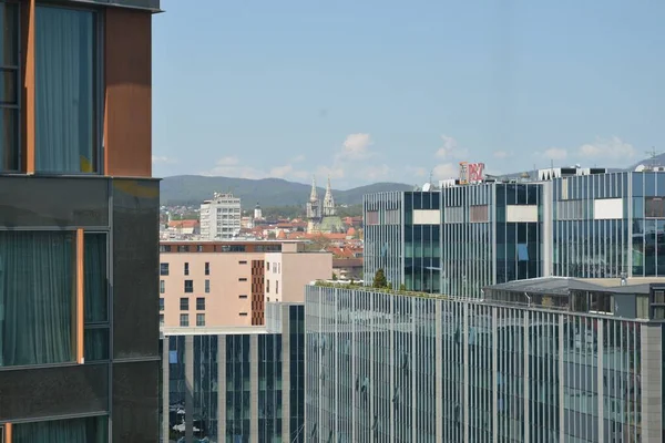 Een Prachtig Shot Van Wolkenkrabbers Van Zagreb Een Heldere Dag — Stockfoto