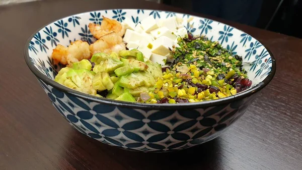 Close Uma Tigela Vegetais Camarão Servido Restaurante Japonês — Fotografia de Stock