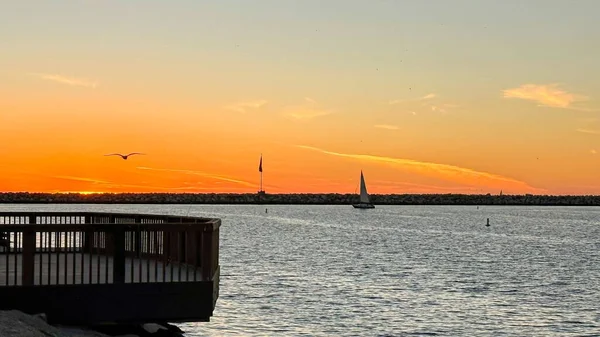 Ljus Orange Solnedgång Över Stilla Havet Marina Del Rey Vintern — Stockfoto