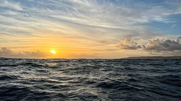 エンセナダメキシコの太平洋上のぼんやりとした日没 — ストック写真