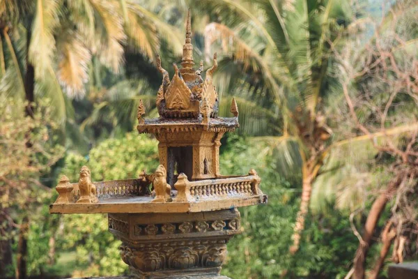Henkitalo Tai Tope Taveda Khmerissä Uskotaan Olevan Pyhäkkö Suojelevalle Hengelle — kuvapankkivalokuva