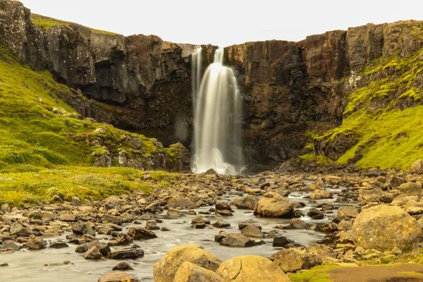 Egy Gyönyörű Vízesés Izland — Stock Fotó