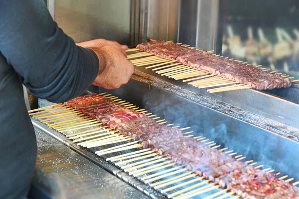 Egy Közeli Felvétel Olasz Grillezett Különleges Húsról Amit Arrosticininek Hívnak — Stock Fotó