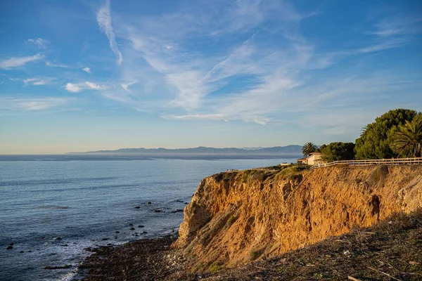 断崖絶壁の海岸の空中風景 — ストック写真