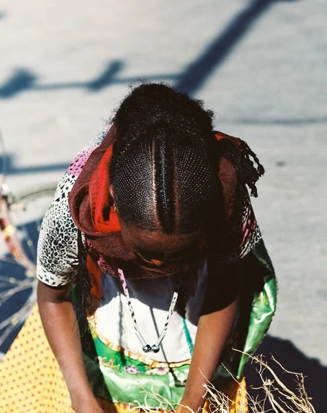 Eine Vertikale Aufnahme Einer Afrikanischen Frau Äthiopien Einem Sonnigen Tag — Stockfoto