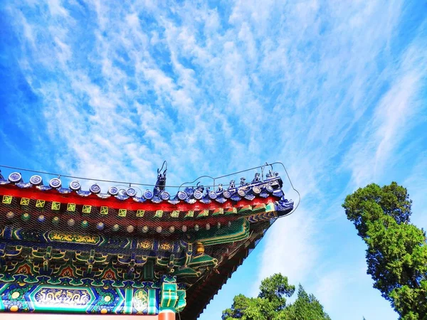 Uma Vista Panorâmica Colorido Templo Céu Pequim Sobre Fundo Azul — Fotografia de Stock