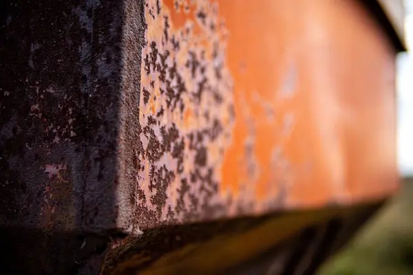 錆びた金属製の壁の詳細なマクロショット — ストック写真
