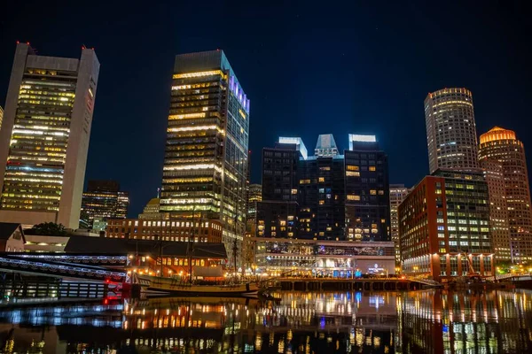 Una Hermosa Noche Paisaje Urbano Boston Desde Distrito Portuario —  Fotos de Stock
