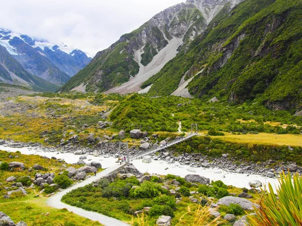 Malowniczy Widok Rozległego Górskiego Krajobrazu Rzeki Wsi Nowej Zelandii — Zdjęcie stockowe