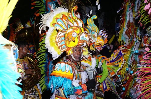 Een Man Een Traditioneel Kostuum Tijdens Een Junkanoo Parade Bahama — Stockfoto
