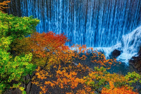 Una Hermosa Vista Una Cascada Garganta Matsukawa Otoño Hachimantai Japón — Foto de Stock