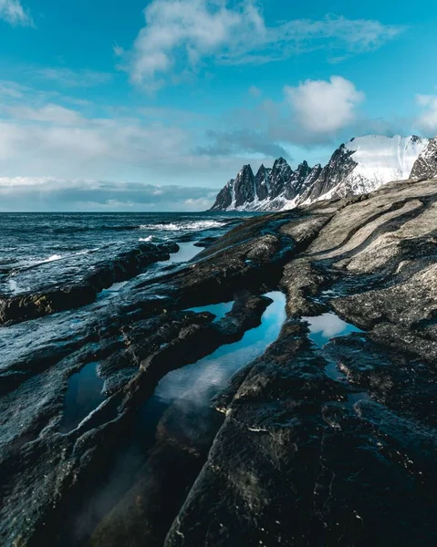Ein Herrlicher Blick Auf Eine Felsige Küste Nordnorwegen Mit Felsigen — Stockfoto