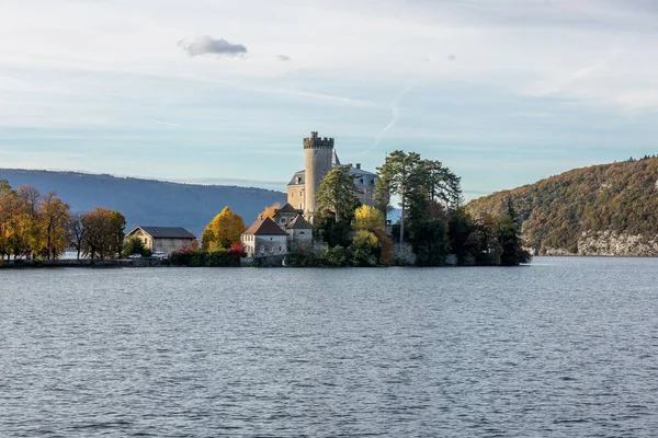 Ein Malerischer Blick Auf Das Schloss Duingt Rande Des Ruhigen — Stockfoto