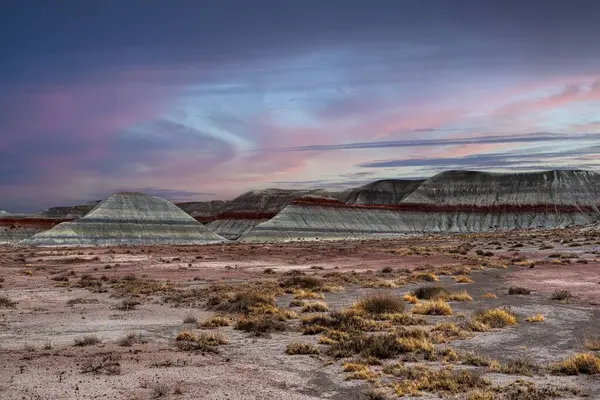 Eine Schöne Aufnahme Von Felsen Unter Bewölktem Himmel Sedona Usa — Stockfoto
