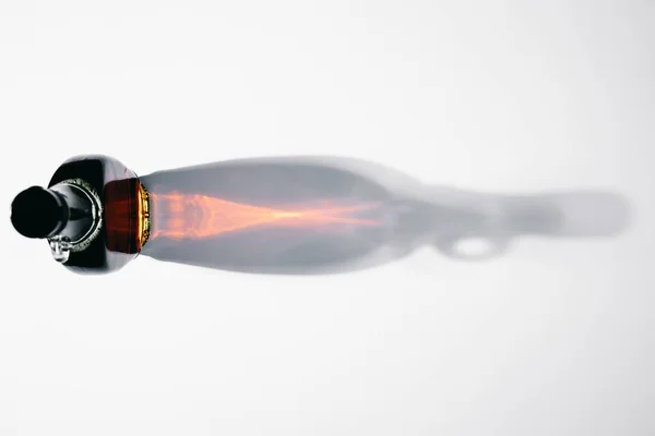 Bottle Dark Brown Canadian Maple Syrup Reflecting White Background Creating — Stock Photo, Image