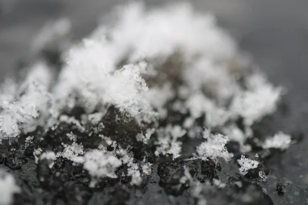 Schnee Und Eis Auf Asphalt Schmelzen — Stockfoto