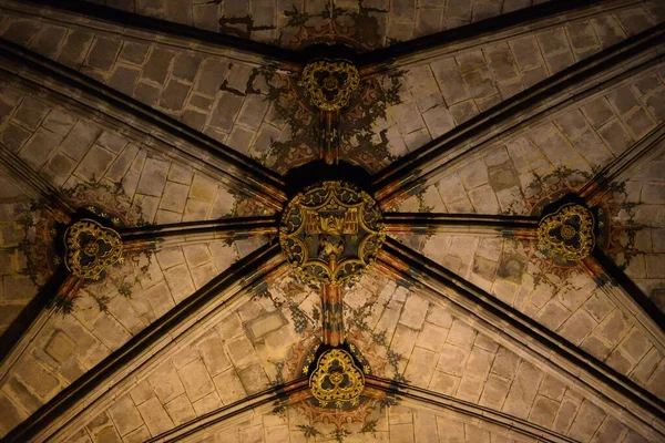 바르셀로나 대성당 천장의 키스톤의 아름다운 — 스톡 사진