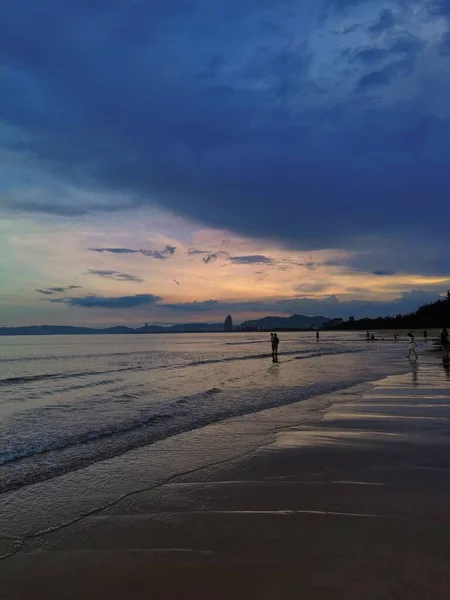 Vertikální Pohled Pláž Oblačným Nebem Pozadí — Stock fotografie