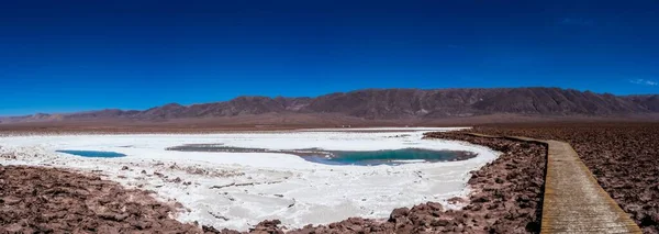 Una Vista Panorámica Oasis Con Laguna Agua Turquesa Desierto Atacama —  Fotos de Stock
