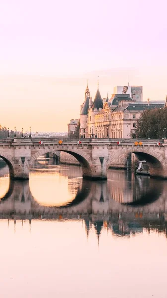 Vertikal Bild Bron Pont Saint Michel Paris Frankrike Vid Solnedgången — Stockfoto